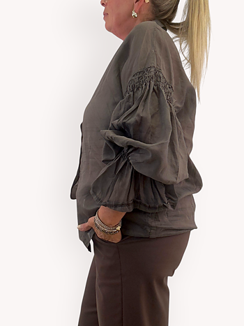 Blus med volangärm
