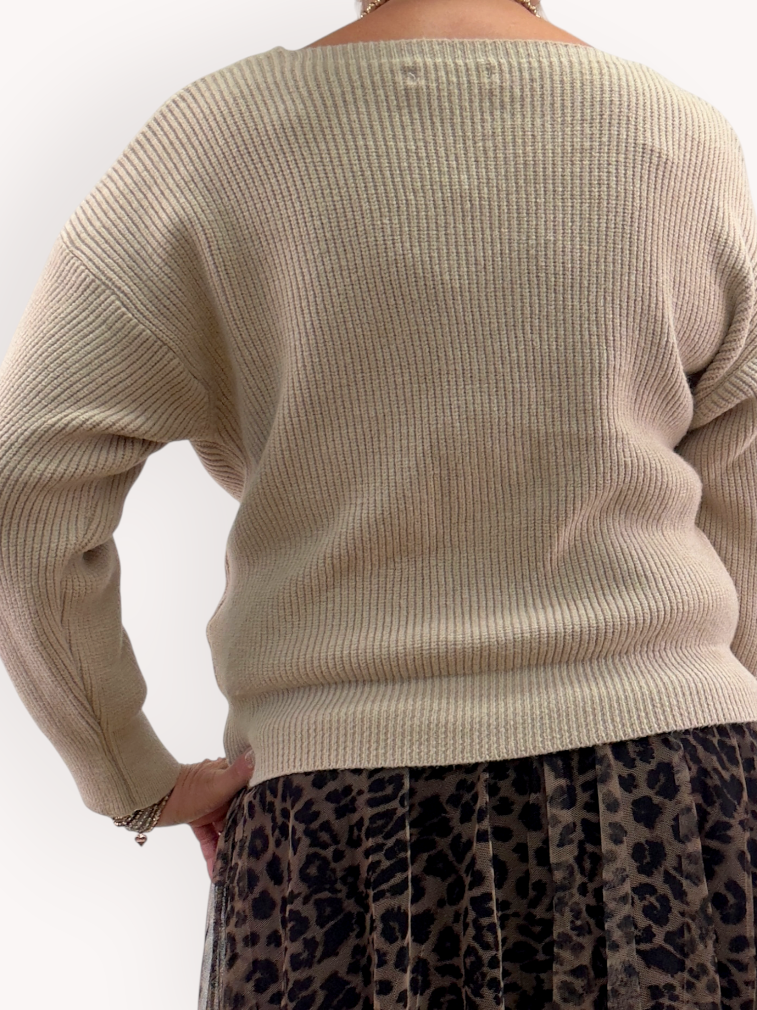 V-neck cardigan with buttons - 3