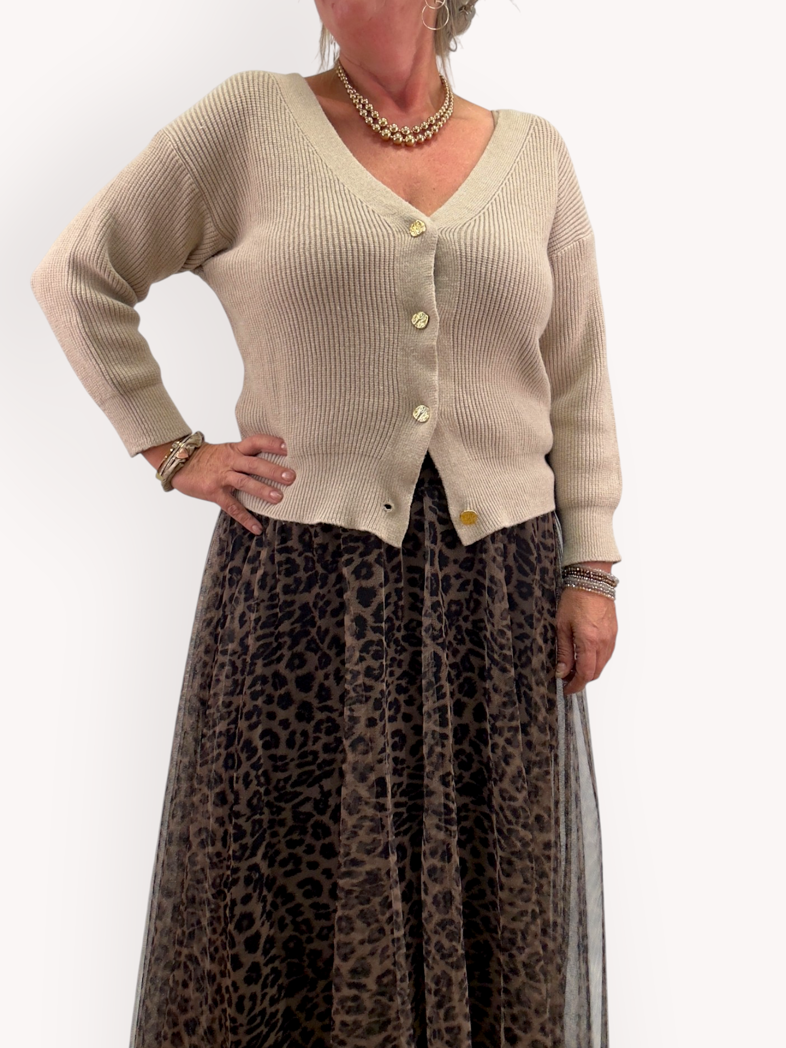 V-neck cardigan with buttons - 4