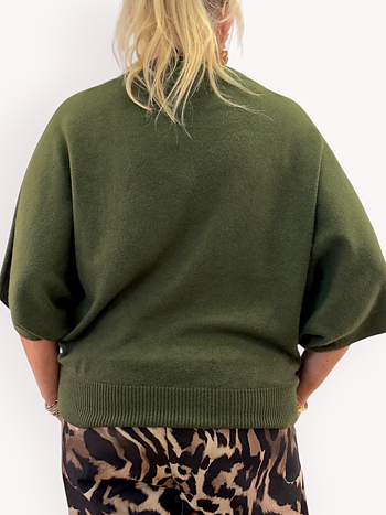 Soft sweater with wide sleeves