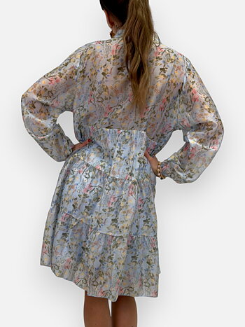 Blommig klänning i tencel
