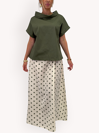 Kort blus med vid krage