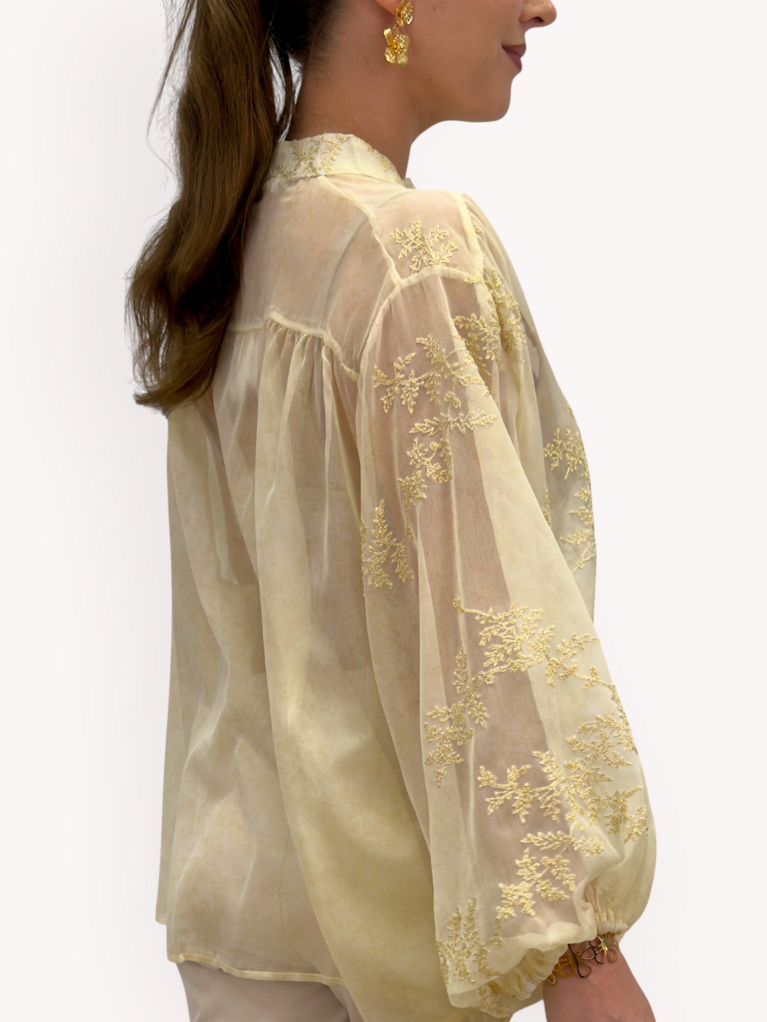 Blus med skimrande broderi - 2