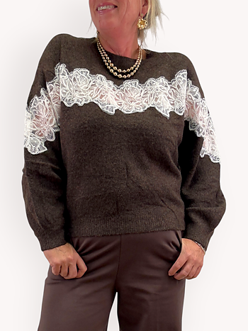 Knitted sweater with lace