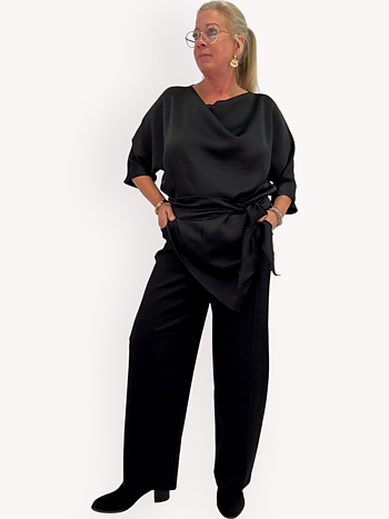 Festblus med knytdetalj