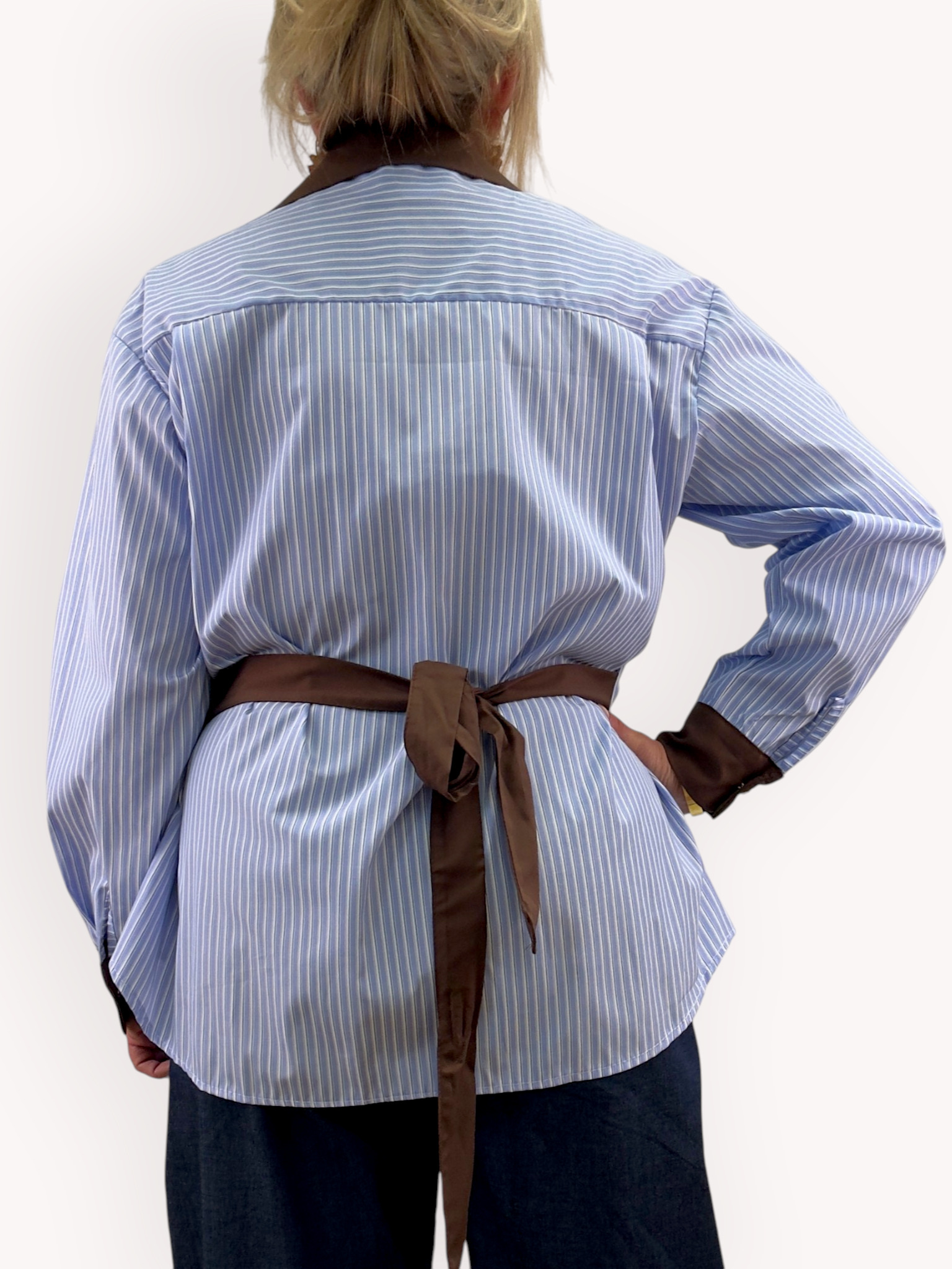 Randig blus med kontrastkrage - 2