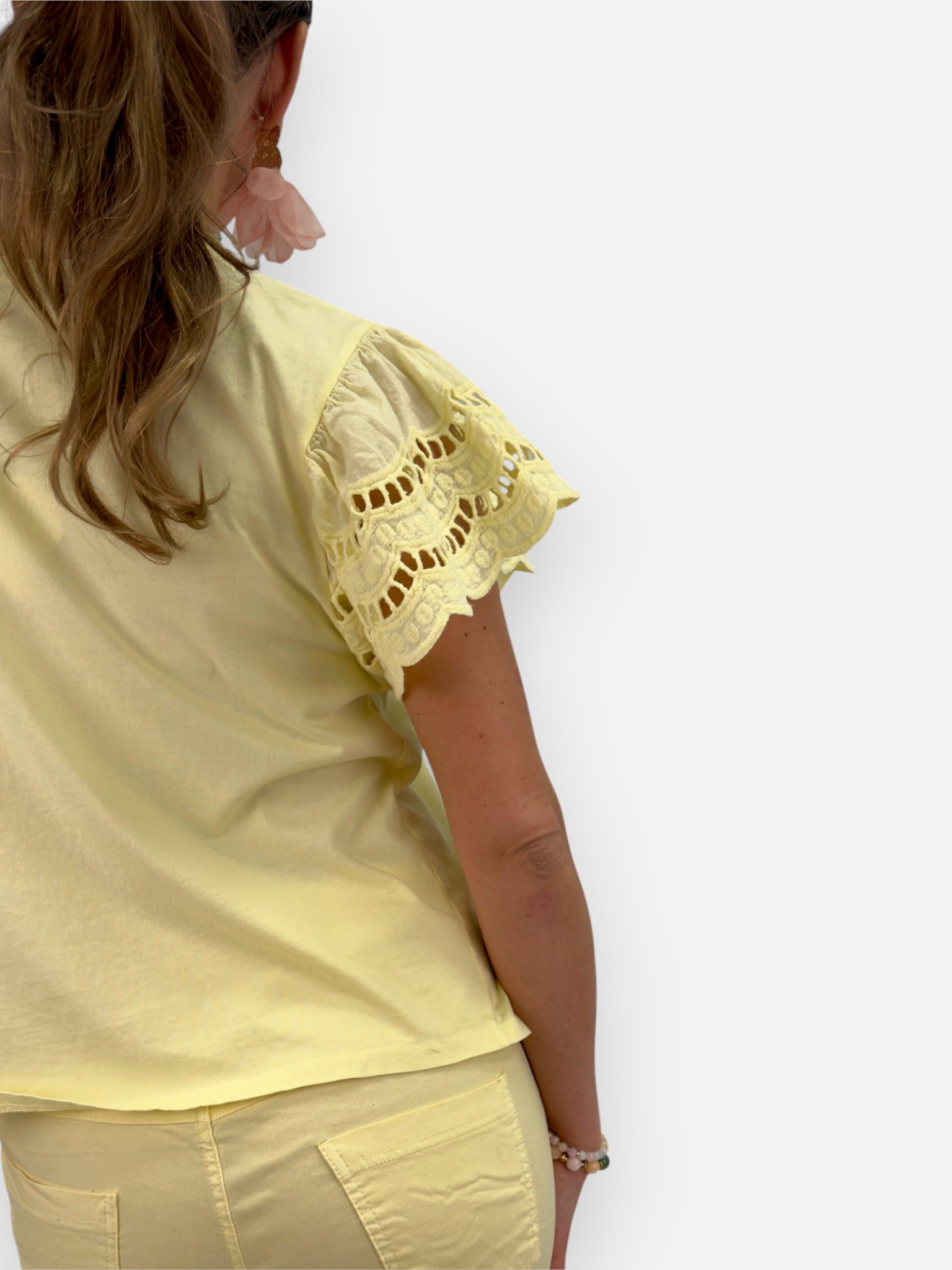 Topp med broderie anglaise - 3