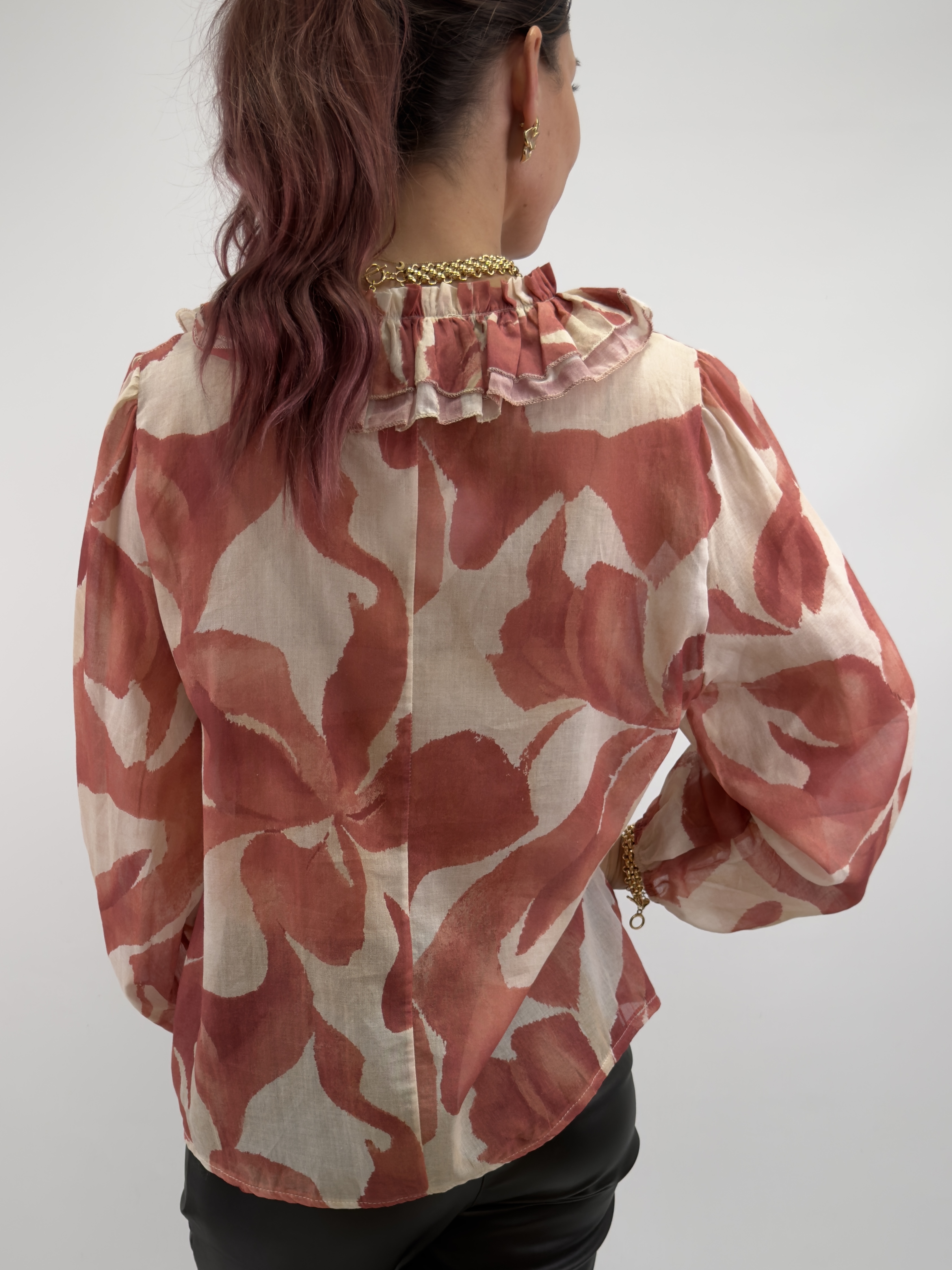 Blus med volangdetaljer - 3