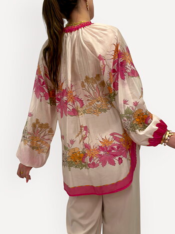 Blommig blus i tencel