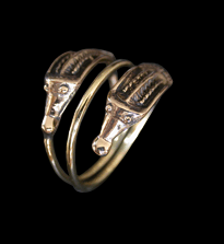 Ring dubbeldrake i brons. - 2