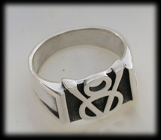 Klackring- Liten V8 ring i Äkta silver. - 2