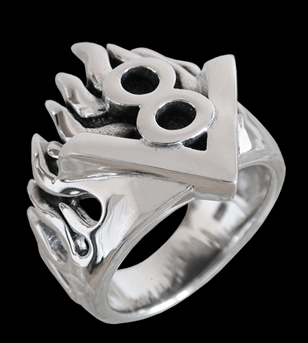 V8 ring med flames i Äkta silver.