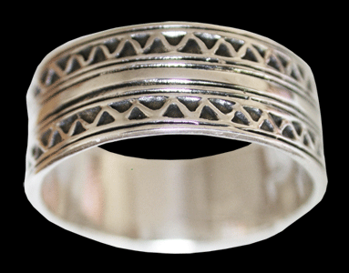 Vacker mönstrad ring. - 2