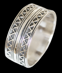 Vacker mönstrad ring.