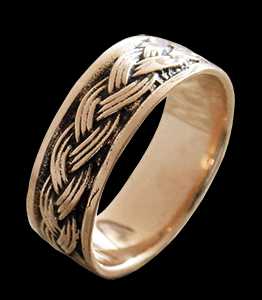 Flätad ring i brons.