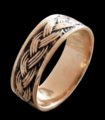 Flätad ring i brons. - 2