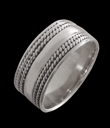 Mönstrad slät ring i Äkta silver. - 2