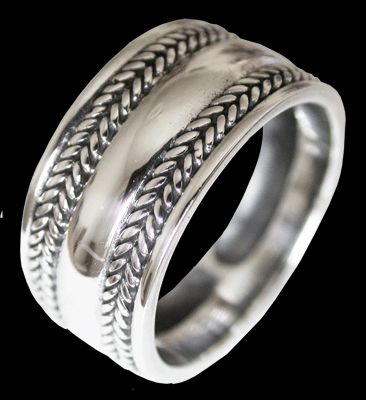 Mönstrad slät ring i Äkta silver.