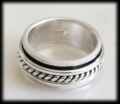 8.5 mm. Spinner ring i stil med Hövdingaringen / stressring i Äkta silver. - 3