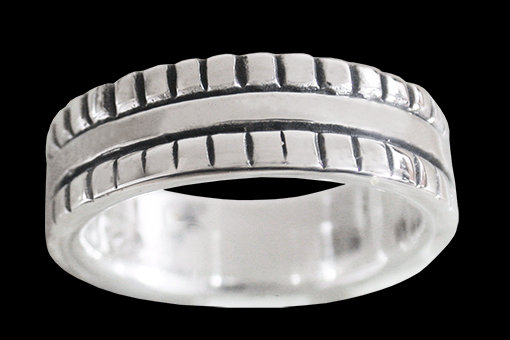 Mönstrad slät ring i Äkta silver. - 2