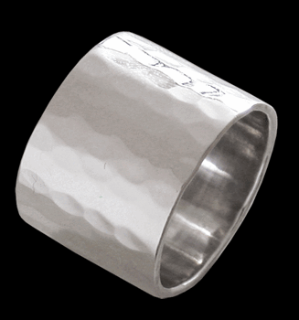 15 mm. Hamrad silverring.