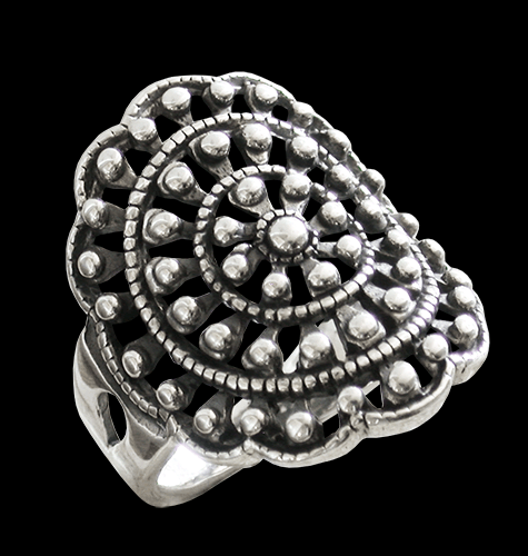 Annorlunda silverring. - 2