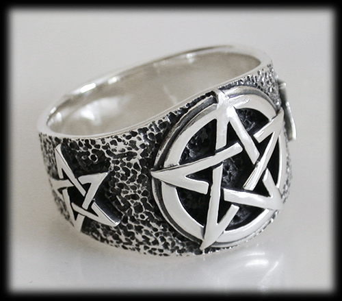 Bred Pentagram ring i Äkta silver. - 2