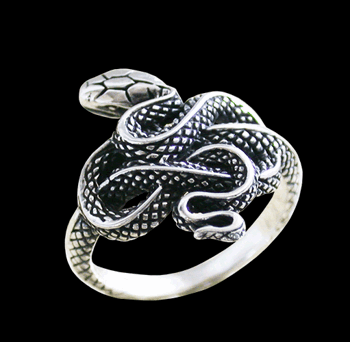 Silverring med kobra - En snygg ormring.