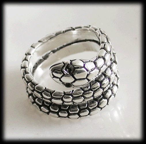 "Lovebite" silverring med två ormar. - 3