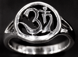 Ohm, Aum ring i Äkta silver.