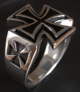 Ring Malteserkors med svart Onyx.