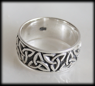 8.5 mm. Genombruten keltisk ring i Äkta silver. - 3
