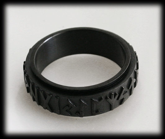 8 mm. Svart spinnerring med runor i rostfritt stål. - 4