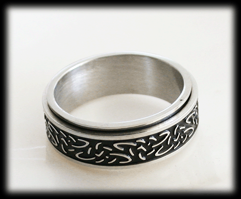 7.7 mm. Spinner ring med keltiskt mönster. - 3