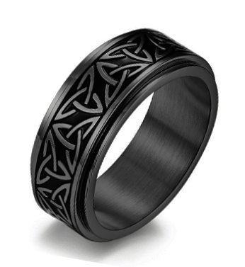7.8 mm. Svart spinner ring med keltiskt mönster. - 2