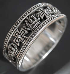 En rejäl kors ring i Äkta silver.