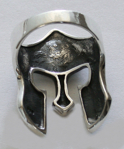Krigshjälm vikingatid- En silverring med en vikingahjälm. - 2