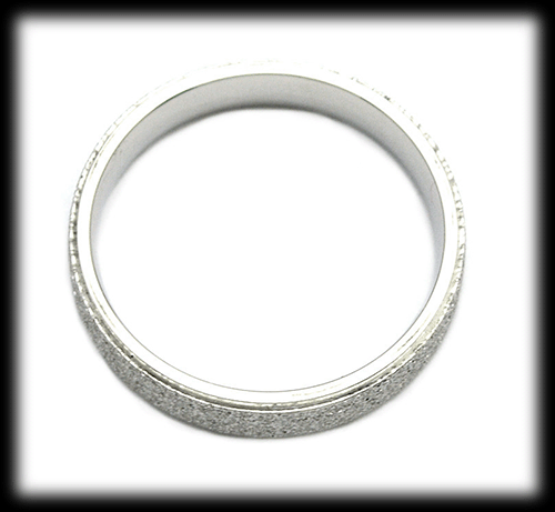 Ring i rostfritt stål med frostad look. - 3