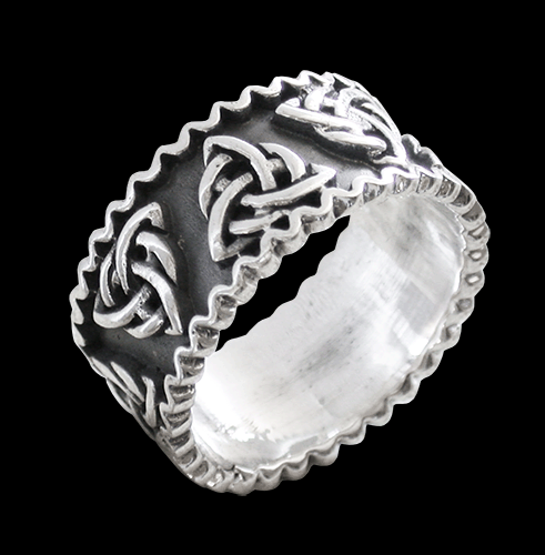 Annorlunda Keltisk ring. - 2