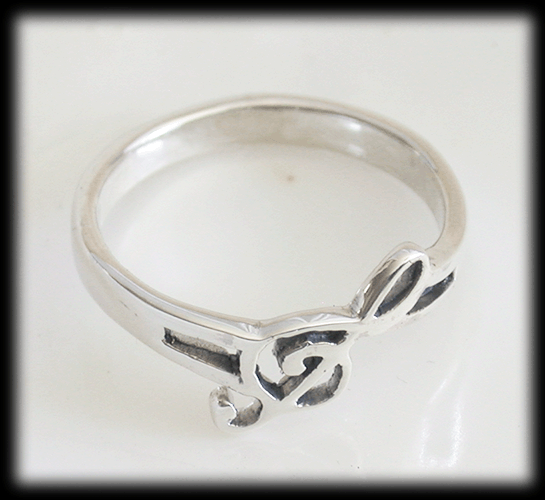 Konstnärlig G-klavs ring i Äkta silver. - 2