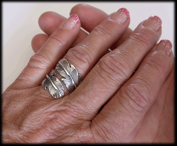 Ställbar fjäder ring i Äkta silver. - 2