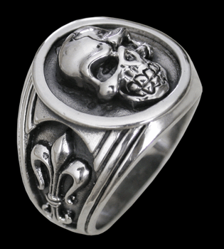 Cool Dödskallering i Äkta silver.