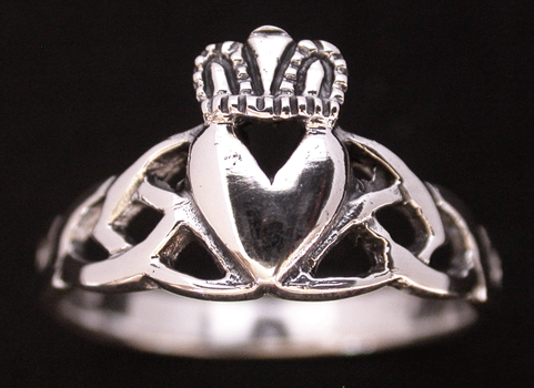 Ny Claddagf ring. - 2