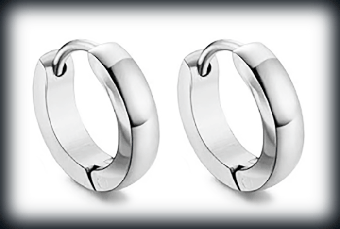 3 x 14 mm. Blanka örhängen i rostfritt stål .