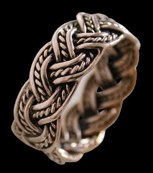 7 mm. Snygg flätad ring i Brons.