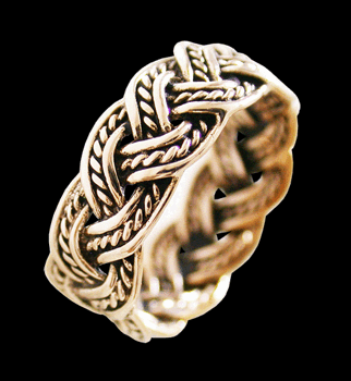 10 mm. Flätad ring i brons.