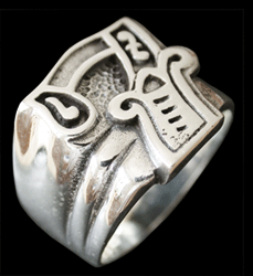 Klack ring lucky seven.
