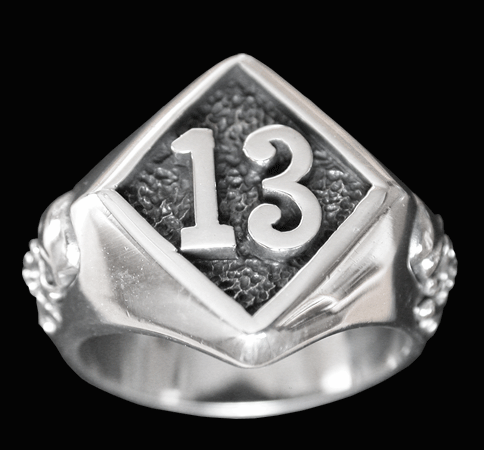 13 Ringen i Äkta silver med dödskallar. - 2