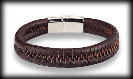 Brunt läderarmband med svart spänne. - 2