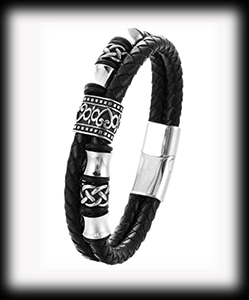 Snyggt läderarmband med inslag av keltiska delajer. - 2